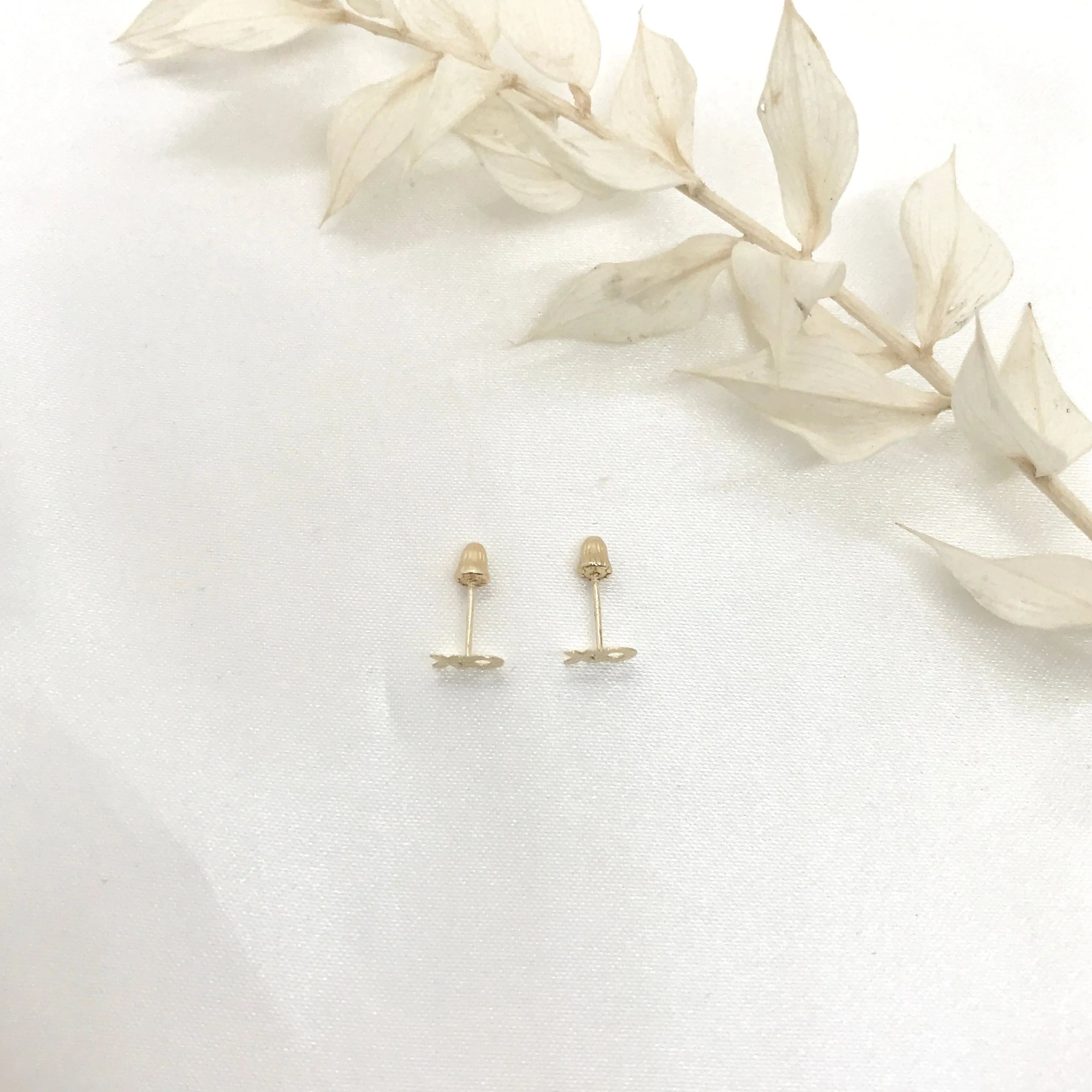 14k Gold XO Screwback Earrings