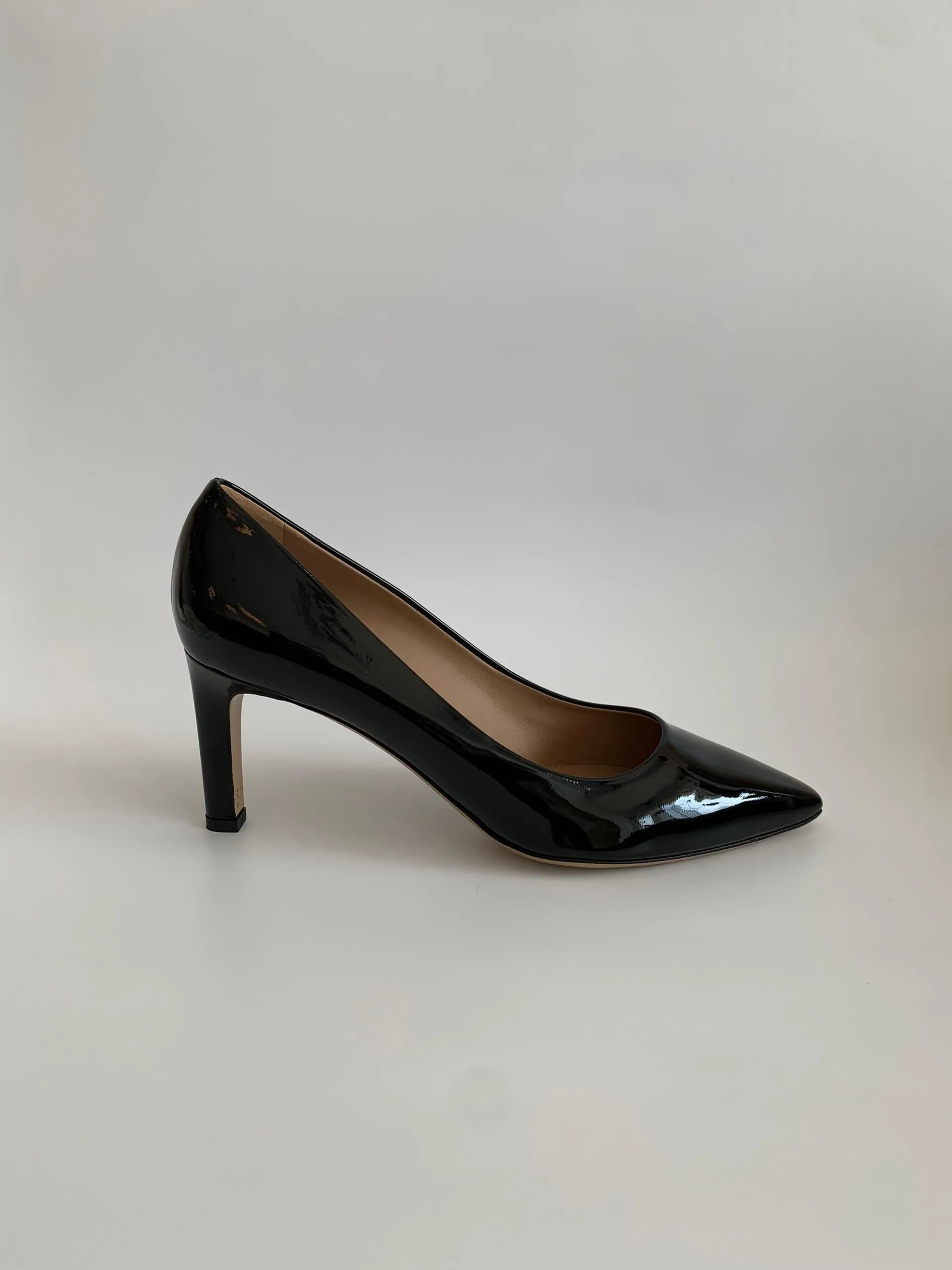 Black Patent Leather Pointed Toe Pumps in Size 9D