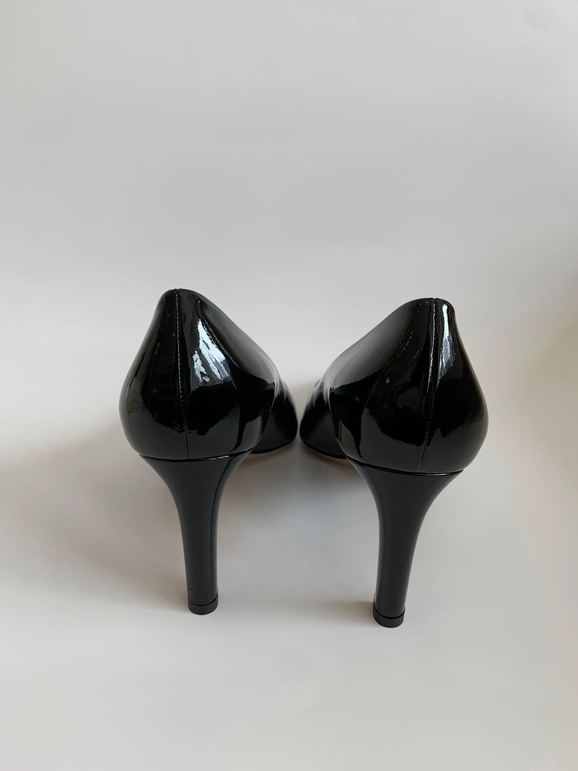 Black Patent Leather Pointed Toe Pumps in Size 9D