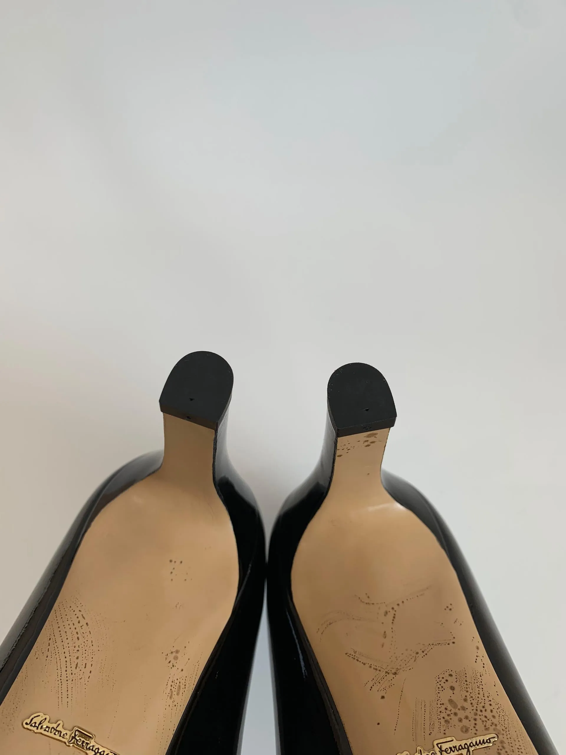 Black Patent Leather Pointed Toe Pumps in Size 9D