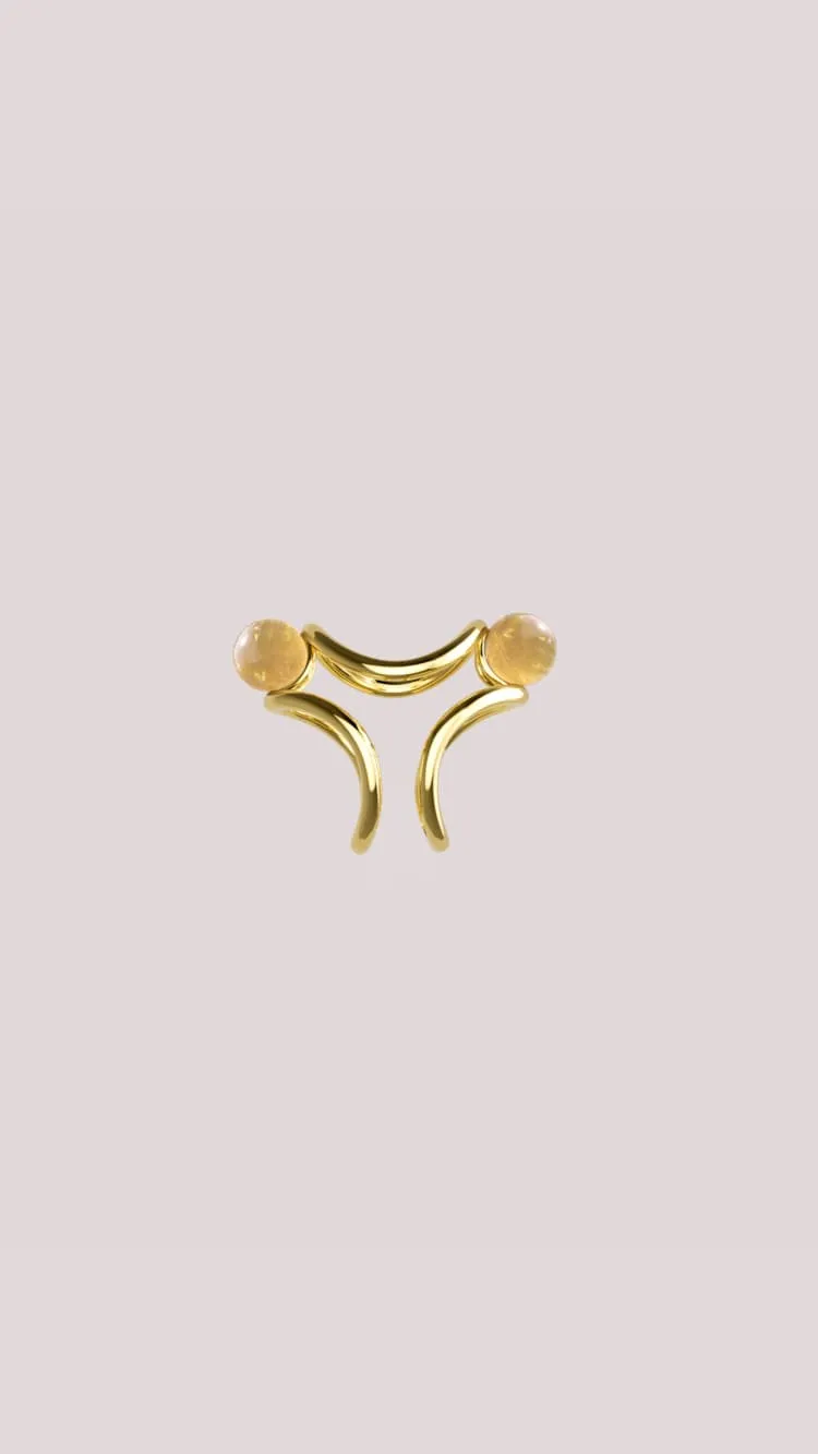 Gold ring with yellow quartz