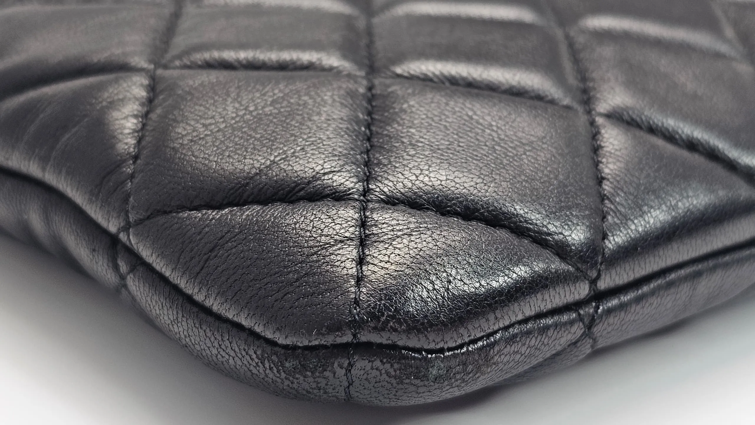 Large O Case in Black Quilted Lambskin GHW