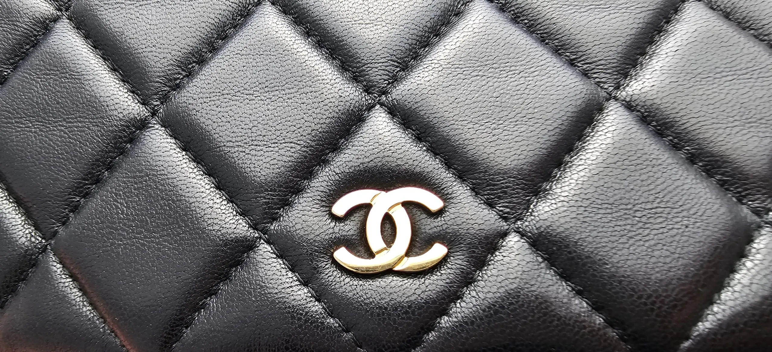 Large O Case in Black Quilted Lambskin GHW