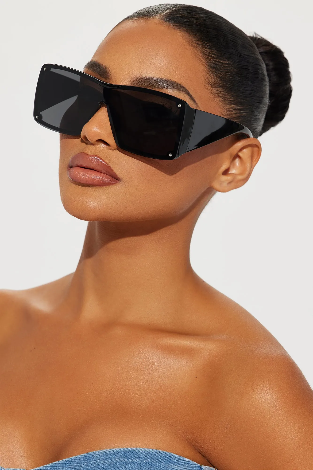 True Shield Sunglasses - Black